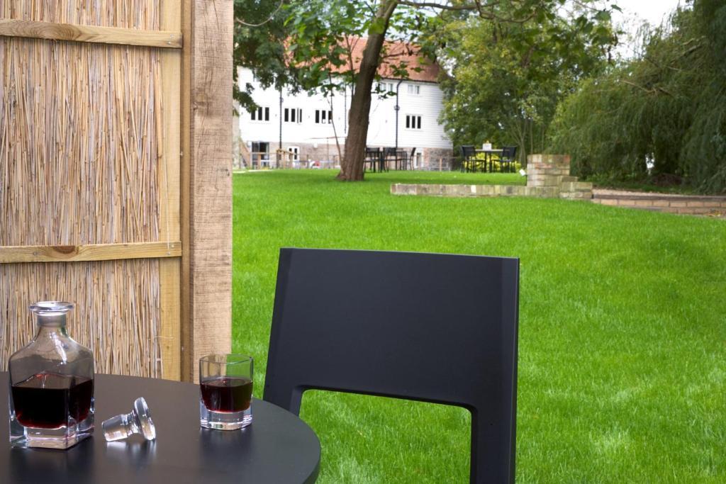 Tuddenham Mill Luxury Hotel Номер фото The chair