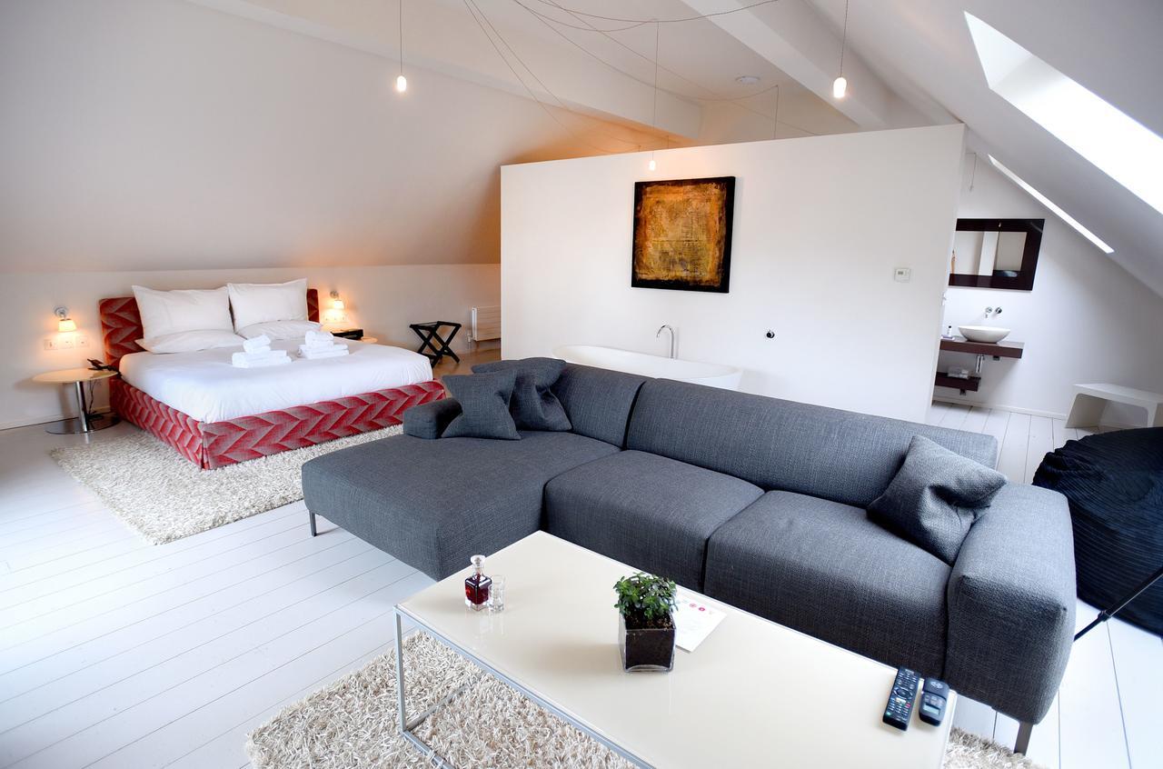 Tuddenham Mill Luxury Hotel Экстерьер фото A suite at the Hotel