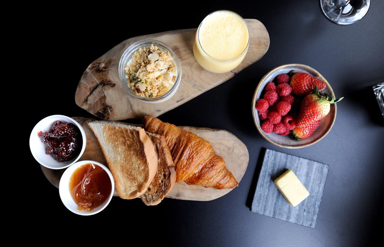 Tuddenham Mill Luxury Hotel Экстерьер фото Breakfast at the Hotel