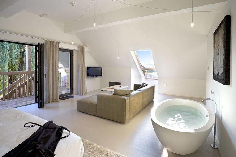 Tuddenham Mill Luxury Hotel Экстерьер фото A suite at the hotel