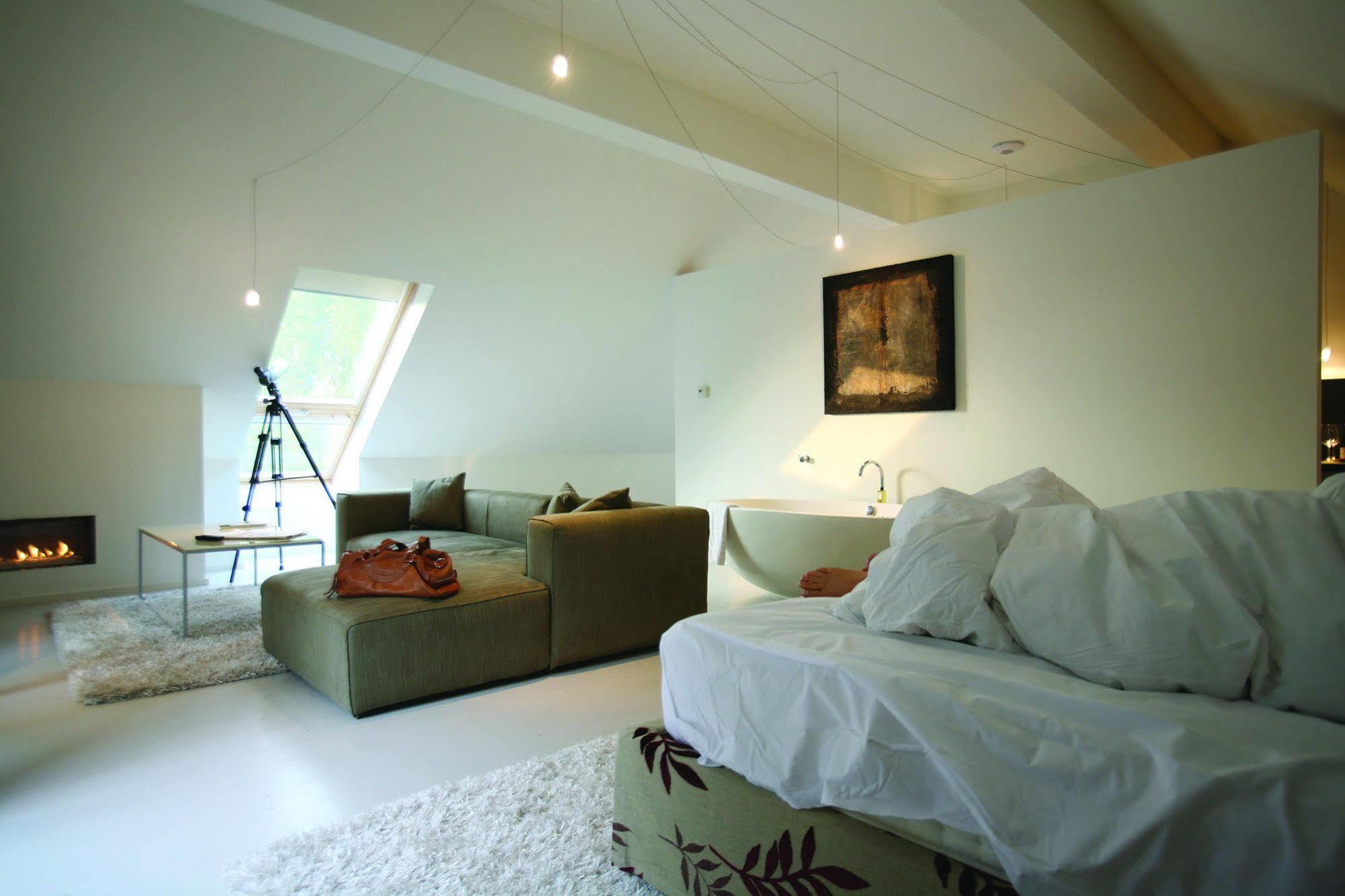 Tuddenham Mill Luxury Hotel Экстерьер фото The interior of a room at the hotel