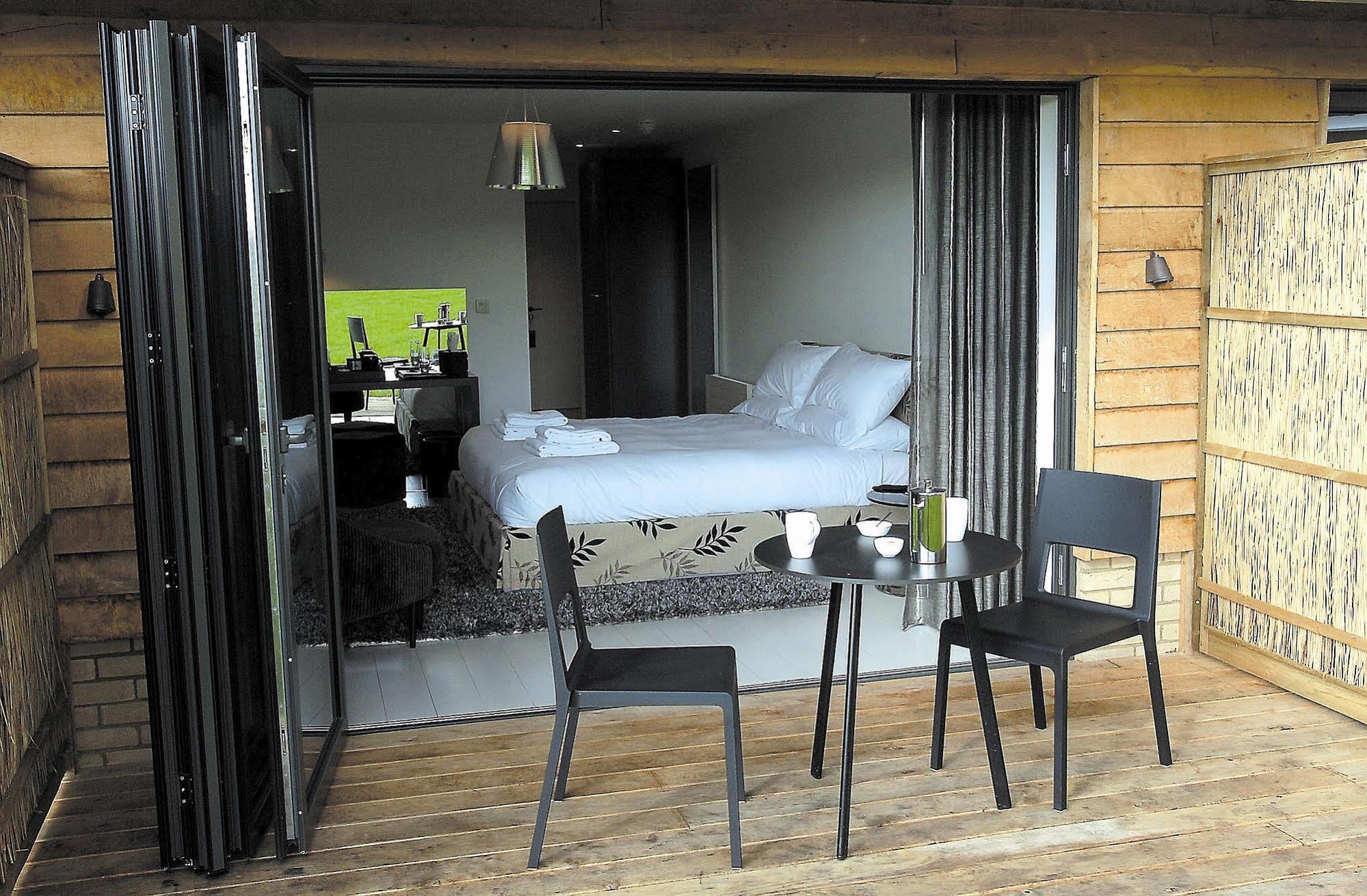 Tuddenham Mill Luxury Hotel Экстерьер фото A room at the hotel