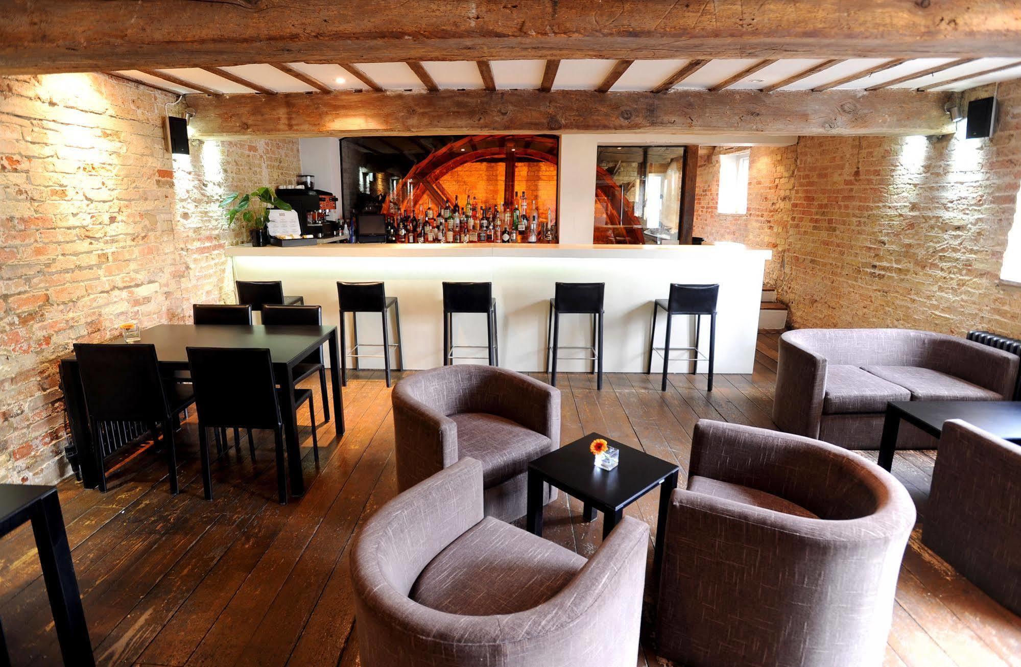 Tuddenham Mill Luxury Hotel Экстерьер фото The bar at the hotel