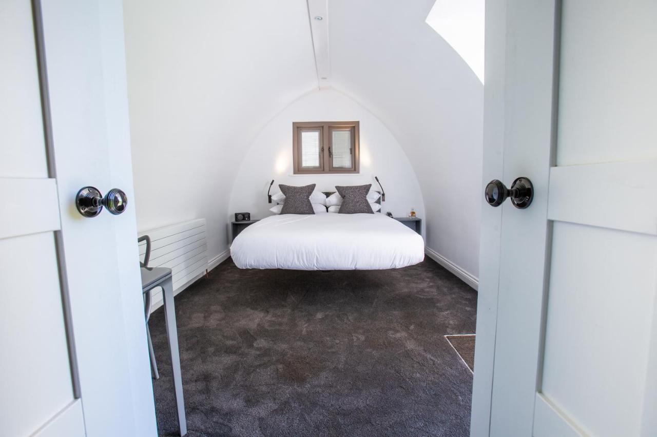Tuddenham Mill Luxury Hotel Экстерьер фото The bedroom