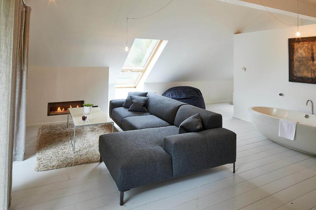 Tuddenham Mill Luxury Hotel Экстерьер фото Interior of a modern house