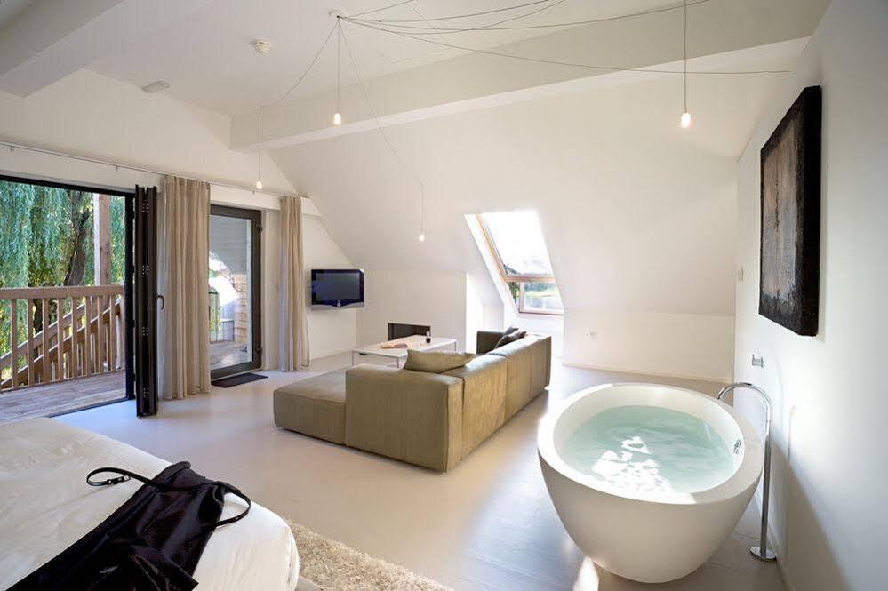Tuddenham Mill Luxury Hotel Экстерьер фото A suite at the Hotel